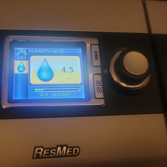 RESMED S9 W/ H5I HUMIDIFIER CPAP W/ CASE (8482 MACHINE RUN HOURS) W/ ACCESSORIES - Picture 13 of 15